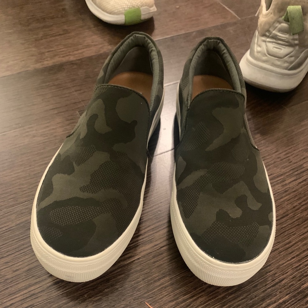 Steve Madden slip ons